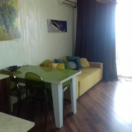 Apartment On Kobaladze Str 2 巴统 外观 照片