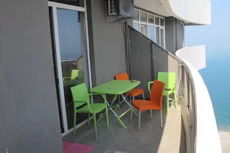 Apartment On Kobaladze Str 2 巴统 外观 照片